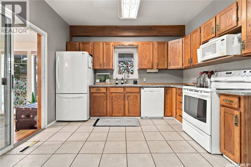 250 3rd AVENUE E, Gravelbourg, photo 8