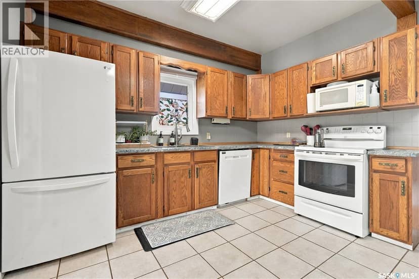 250 3rd AVENUE E — photo 9 of 40