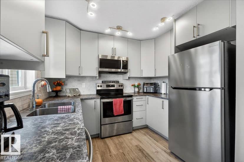 21339 91 AV NW — photo 15 of 40
