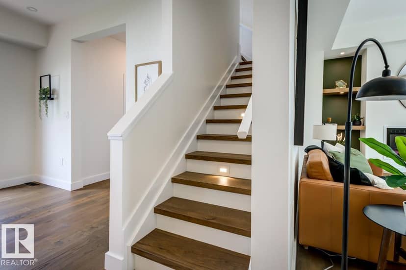 7924 92 AV NW — photo 15 of 40