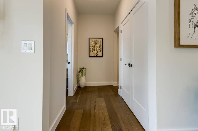 7924 92 AV NW — photo 32 of 40