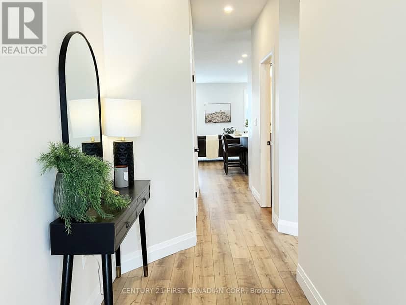 7 Postma Crescent — photo 4 of 24