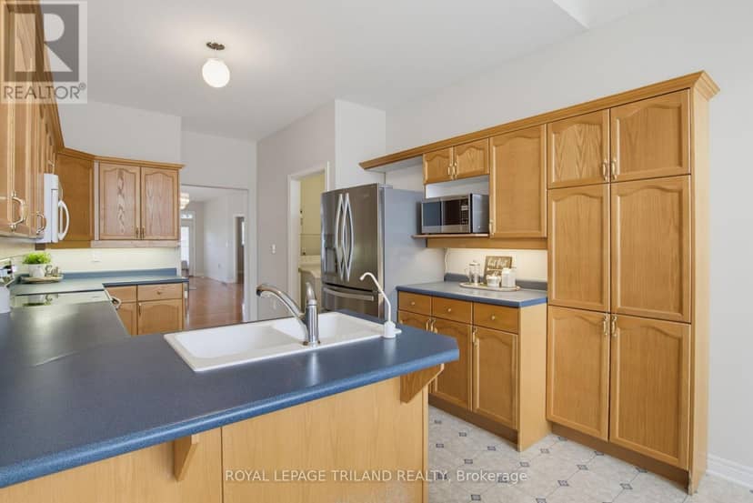 233 - 2025 Meadowgate Boulevard — photo 13 of 40