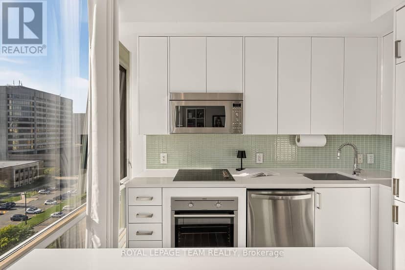 1005 - 201 Parkdale Avenue — photo 16 of 29
