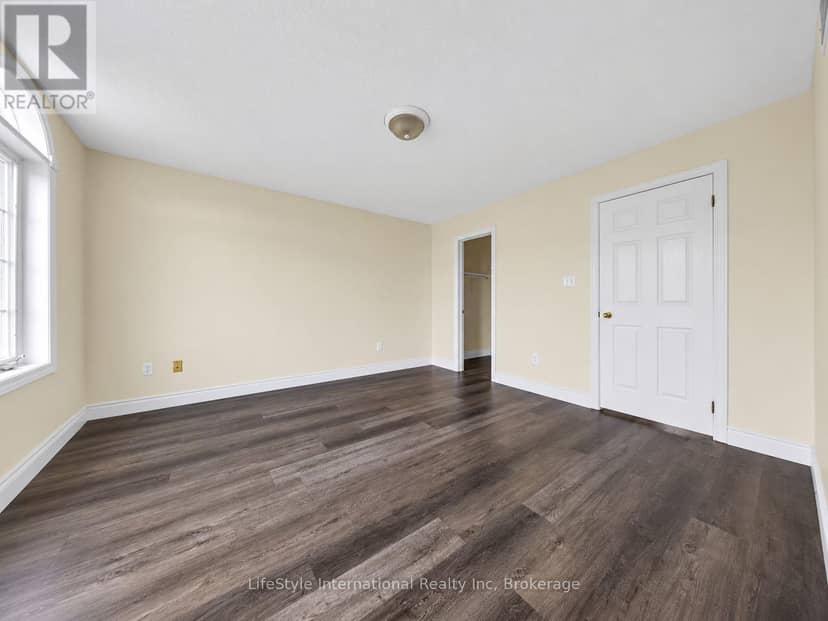 529 Victoria Road N — photo 17 of 28