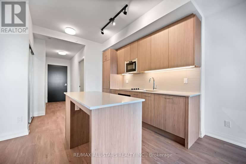 1811 - 286 Main Street — photo 17 of 40