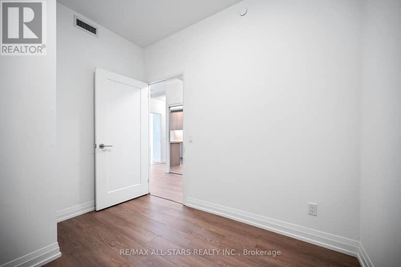 1811 - 286 Main Street — photo 29 of 40