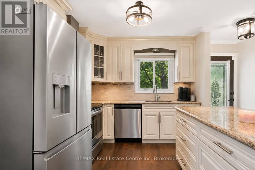 369 West Acres Drive — photo 3 of 16