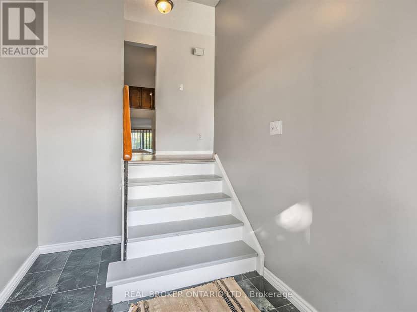 2733 Los Palmas Court — photo 4 of 32