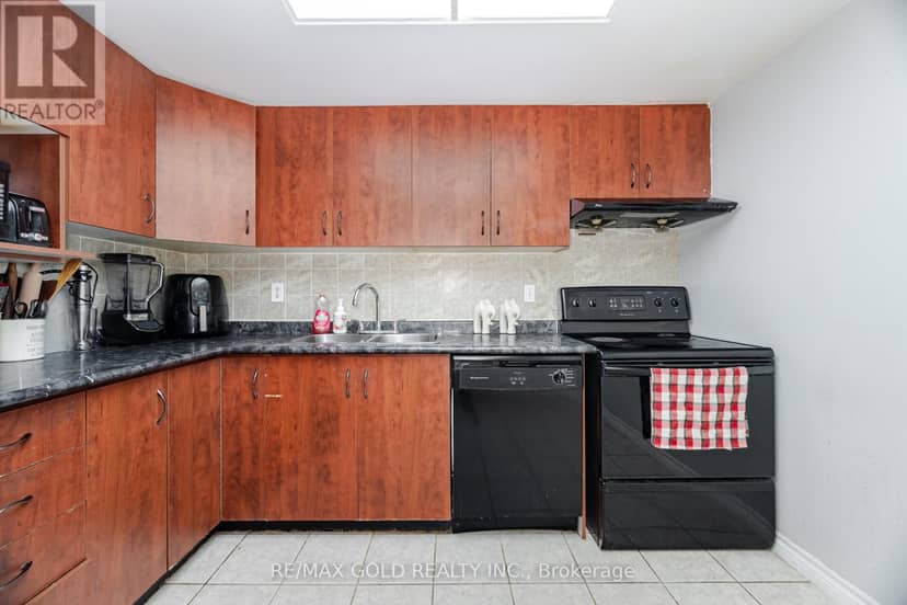 903 - 8 Lisa Street — photo 6 of 23