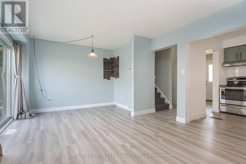 13 - 125 Sekura Crescent — photo 16 of 40