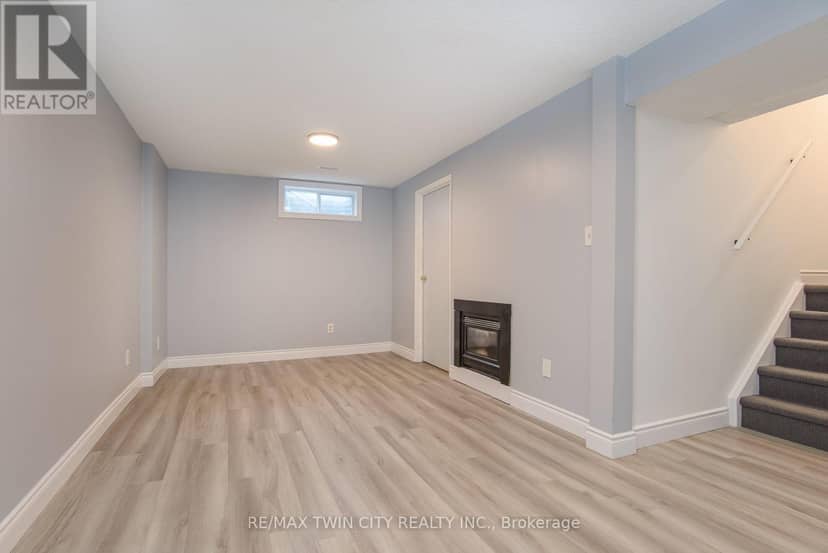 13 - 125 Sekura Crescent — photo 37 of 40