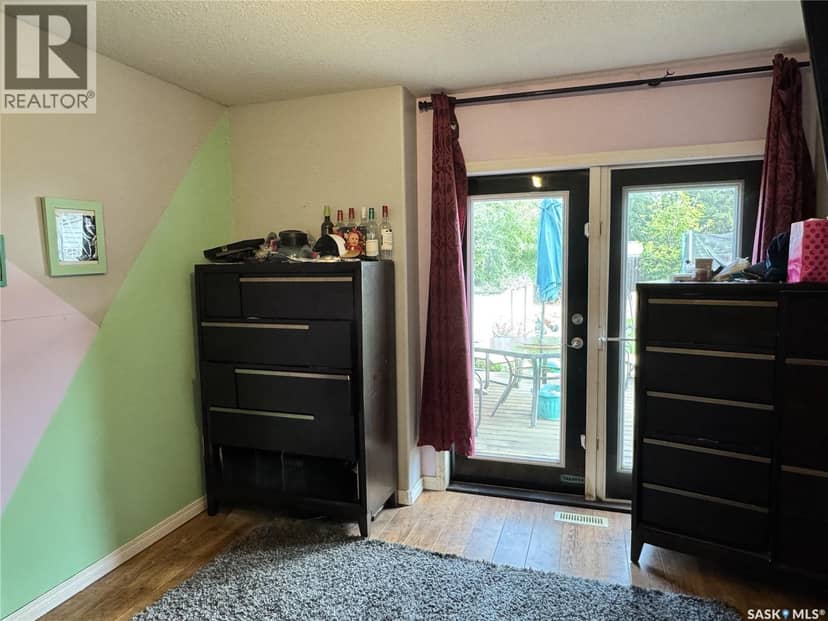 405 2nd AVENUE E — photo 15 of 34