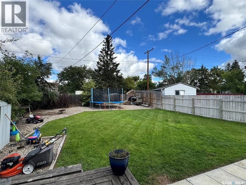 405 2nd AVENUE E — photo 29 of 34