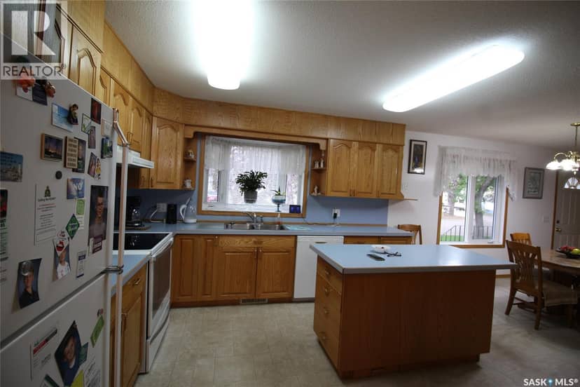 613 4th STREET W, Shaunavon, photo 2