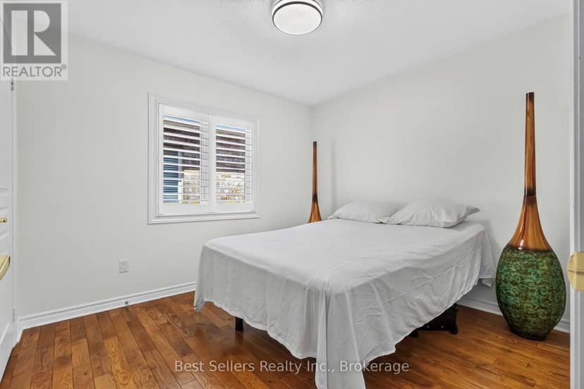 61 Braith Crescent — photo 32 of 40