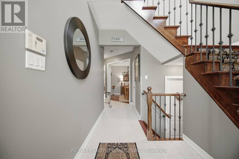 187 Cooke Crescent, Milton, photo 3