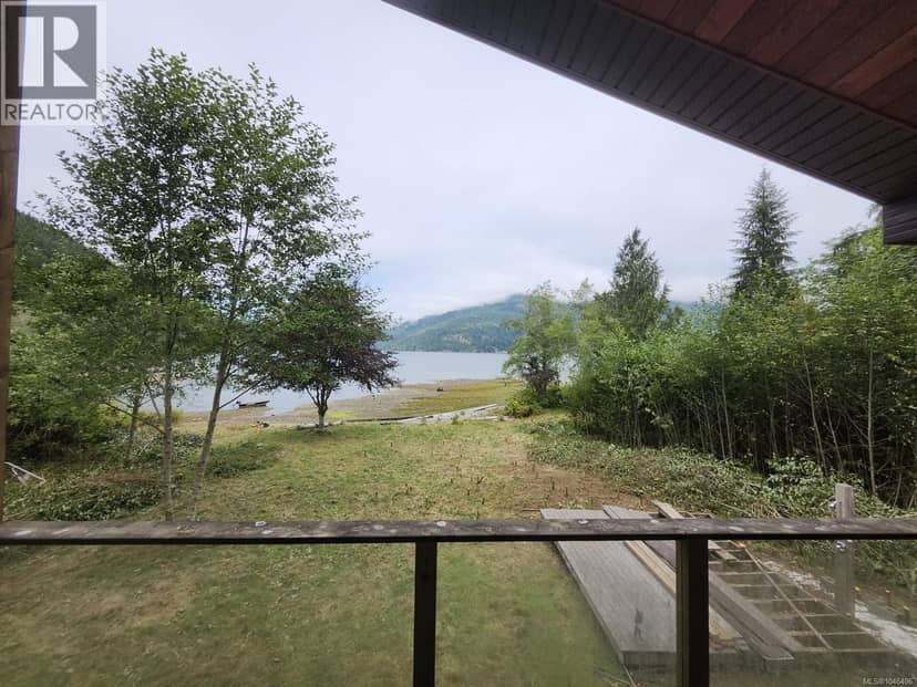 DL389 McBride Bay, Nootka Island, photo 4
