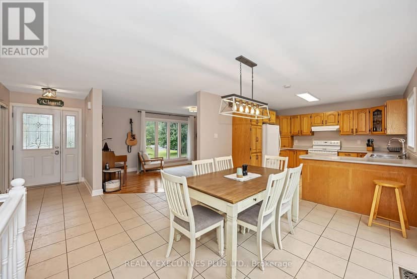 4413 Champlain Street — photo 7 of 40