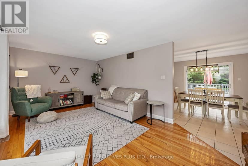 4413 Champlain Street — photo 8 of 40
