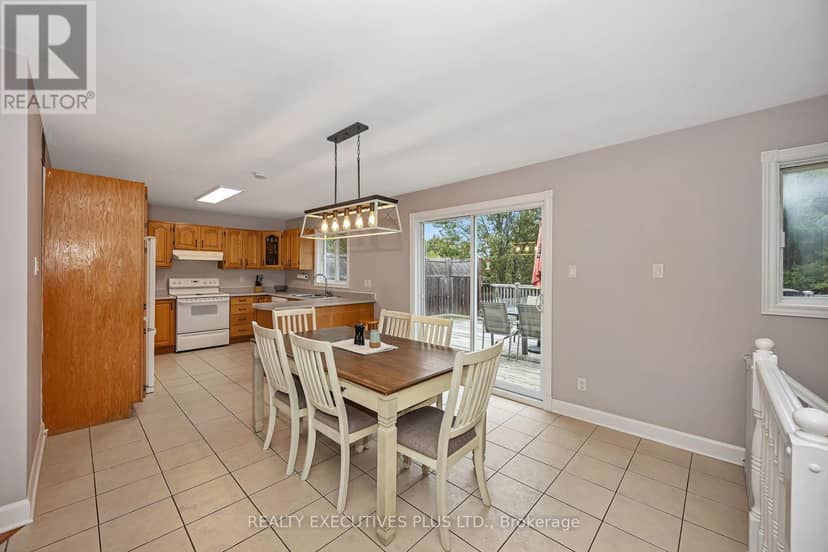4413 Champlain Street — photo 9 of 40
