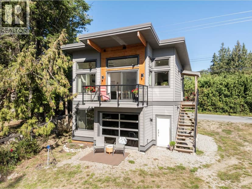 7835 REDROOFFS ROAD, Halfmoon Bay