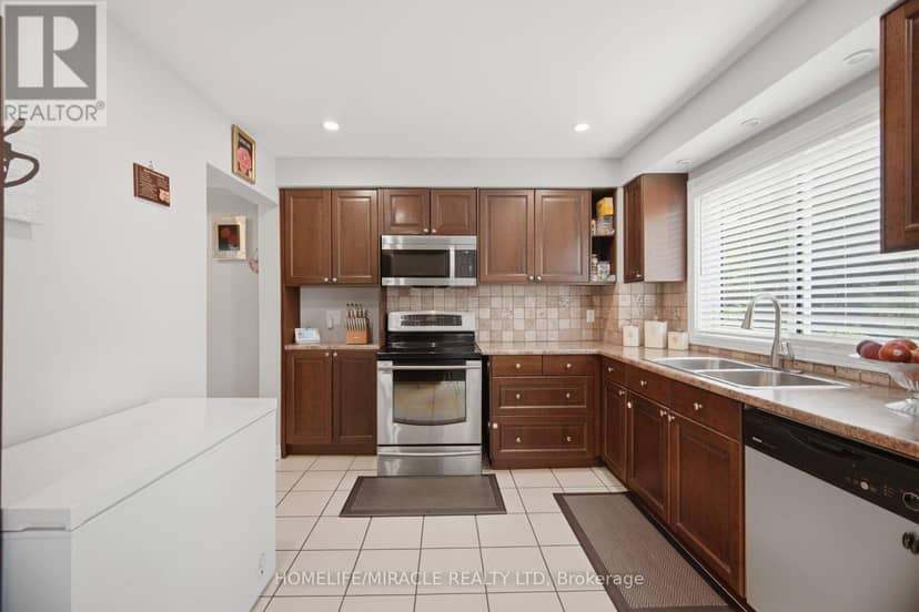 113 Fanshawe Drive — photo 15 of 40