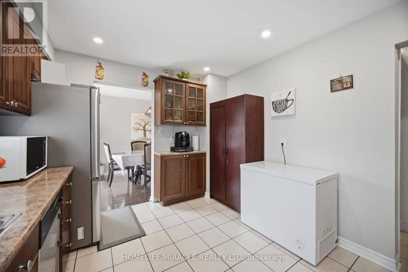 113 Fanshawe Drive — photo 17 of 40