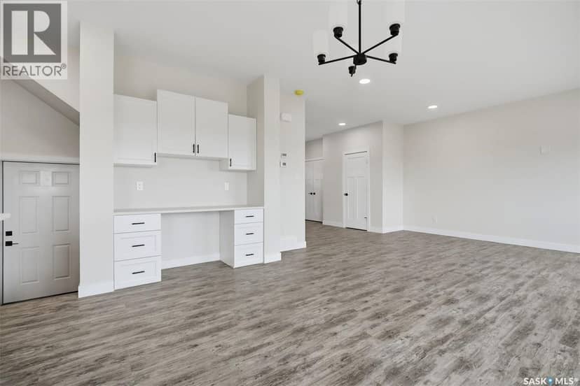 133 Emma CRESCENT — photo 8 of 39