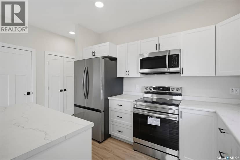 137 Emma CRESCENT — photo 6 of 39