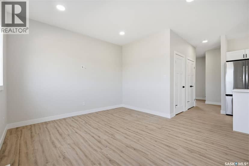 145 Emma CRESCENT — photo 12 of 40