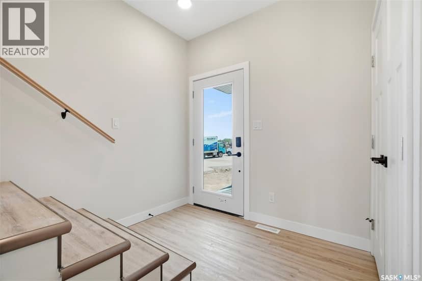 145 Emma CRESCENT — photo 5 of 40