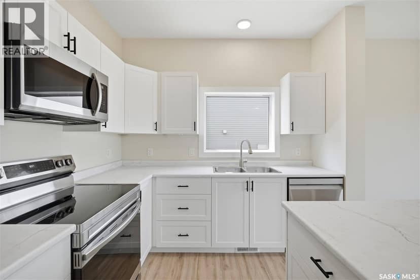 145 Emma CRESCENT — photo 7 of 40