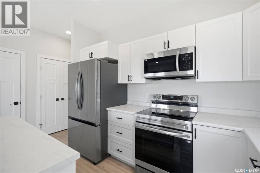 145 Emma CRESCENT — photo 8 of 40