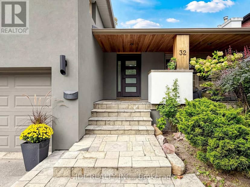 32 Ashmount Crescent, Toronto, photo 2