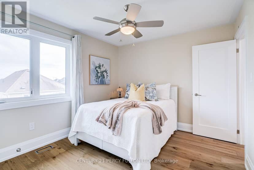 1825 Parkhurst Crescent — photo 33 of 40