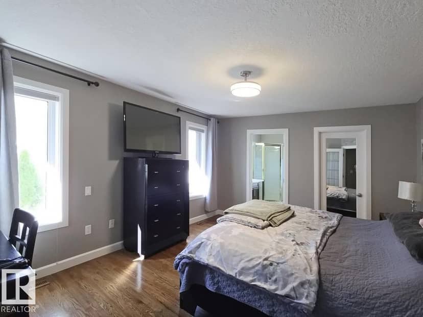 4420 56 AV — photo 15 of 37
