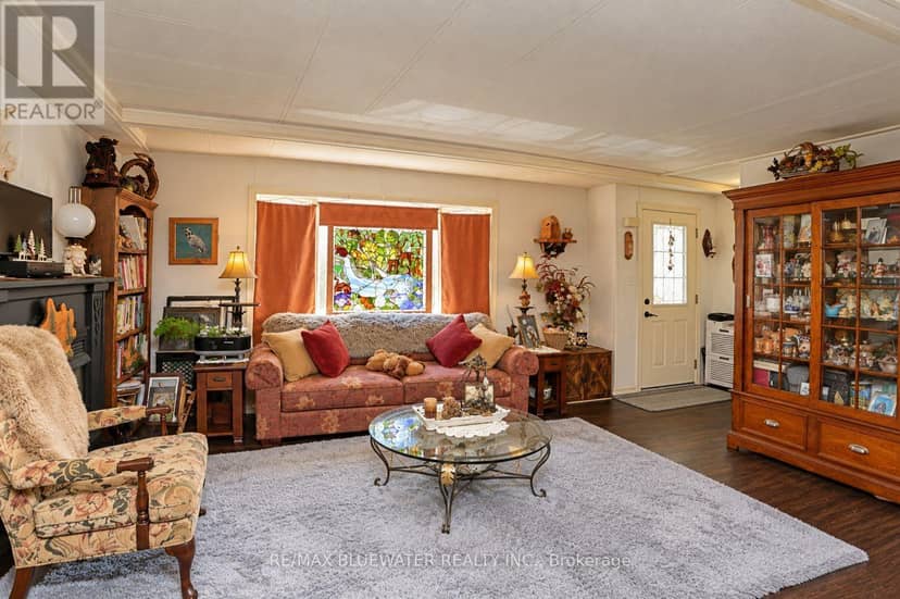 35 Pebble Beach Parkway, South Huron, photo 4