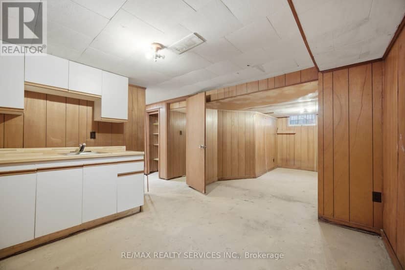 3051 Churchill Avenue — photo 35 of 40