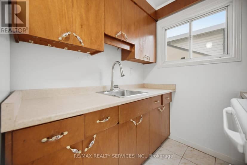 3051 Churchill Avenue — photo 17 of 40
