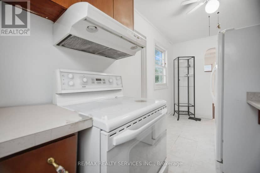 3051 Churchill Avenue — photo 18 of 40