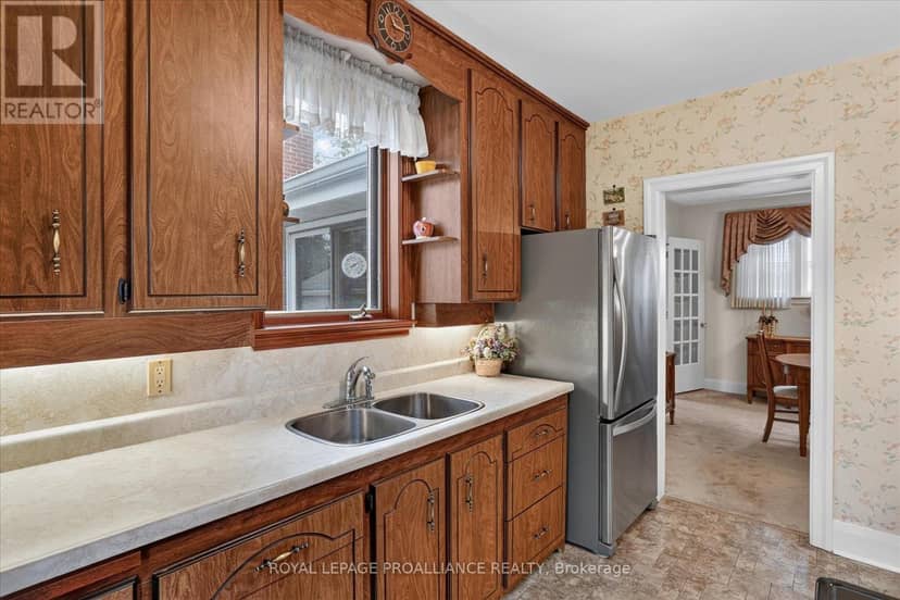 210 Aberdeen Avenue — photo 13 of 40