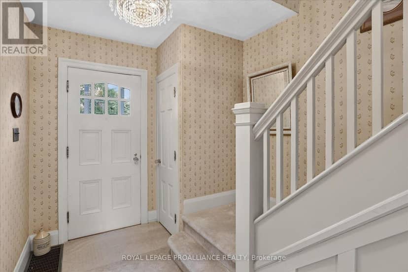 210 Aberdeen Avenue, Peterborough, photo 3