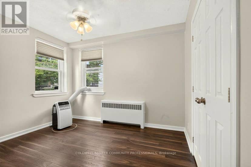 10 - 4 Robinson Street — photo 15 of 40