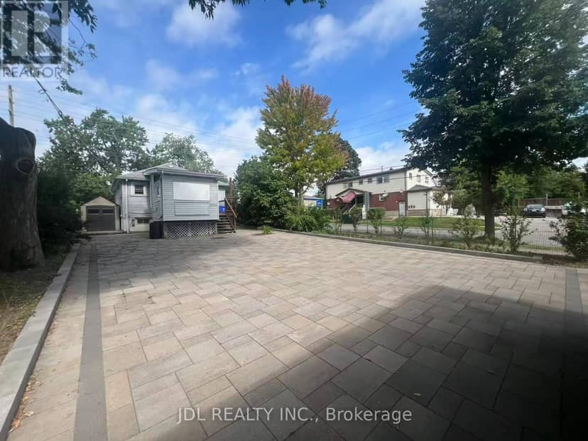 1045 Oxford Street E — photo 13 of 14
