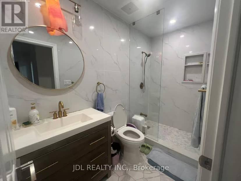 1045 Oxford Street E — photo 4 of 14