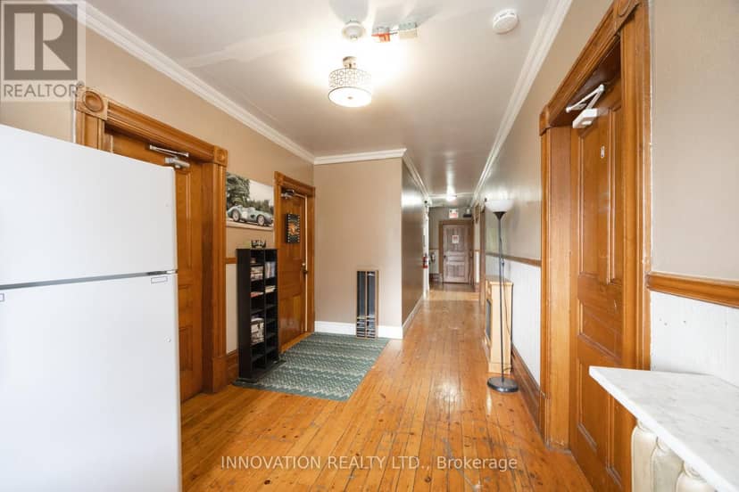 4550 Ste-Catherine Street — photo 17 of 31