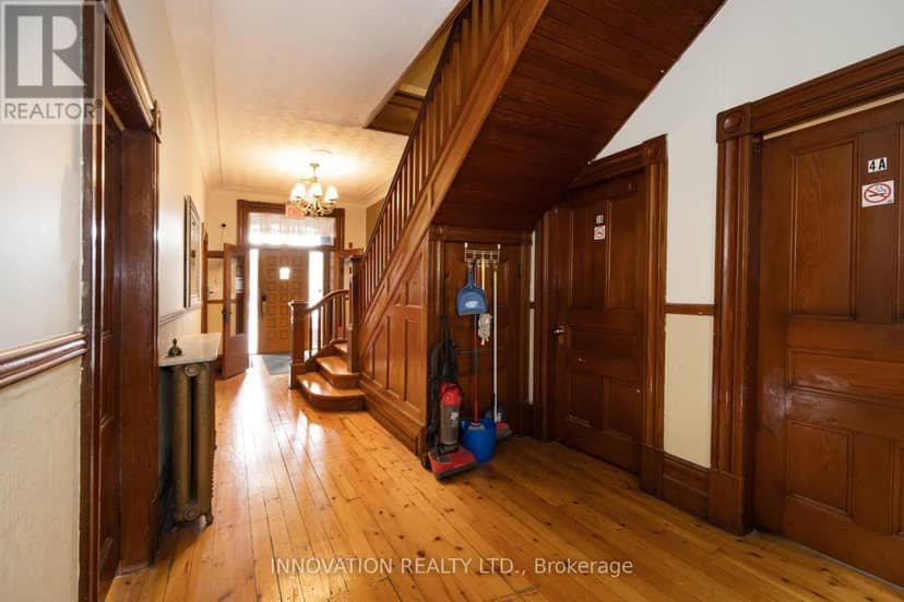 4550 Ste-Catherine Street — photo 8 of 31