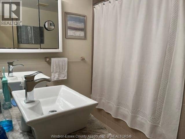 5125 RIVERSIDE DRIVE East Unit# 902 — photo 10 of 17