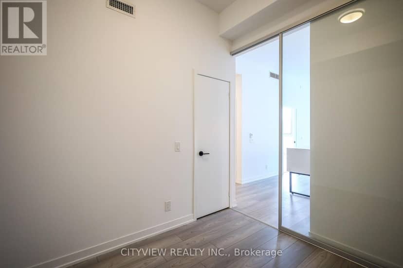 1127 - 285 Dufferin Street — photo 20 of 28